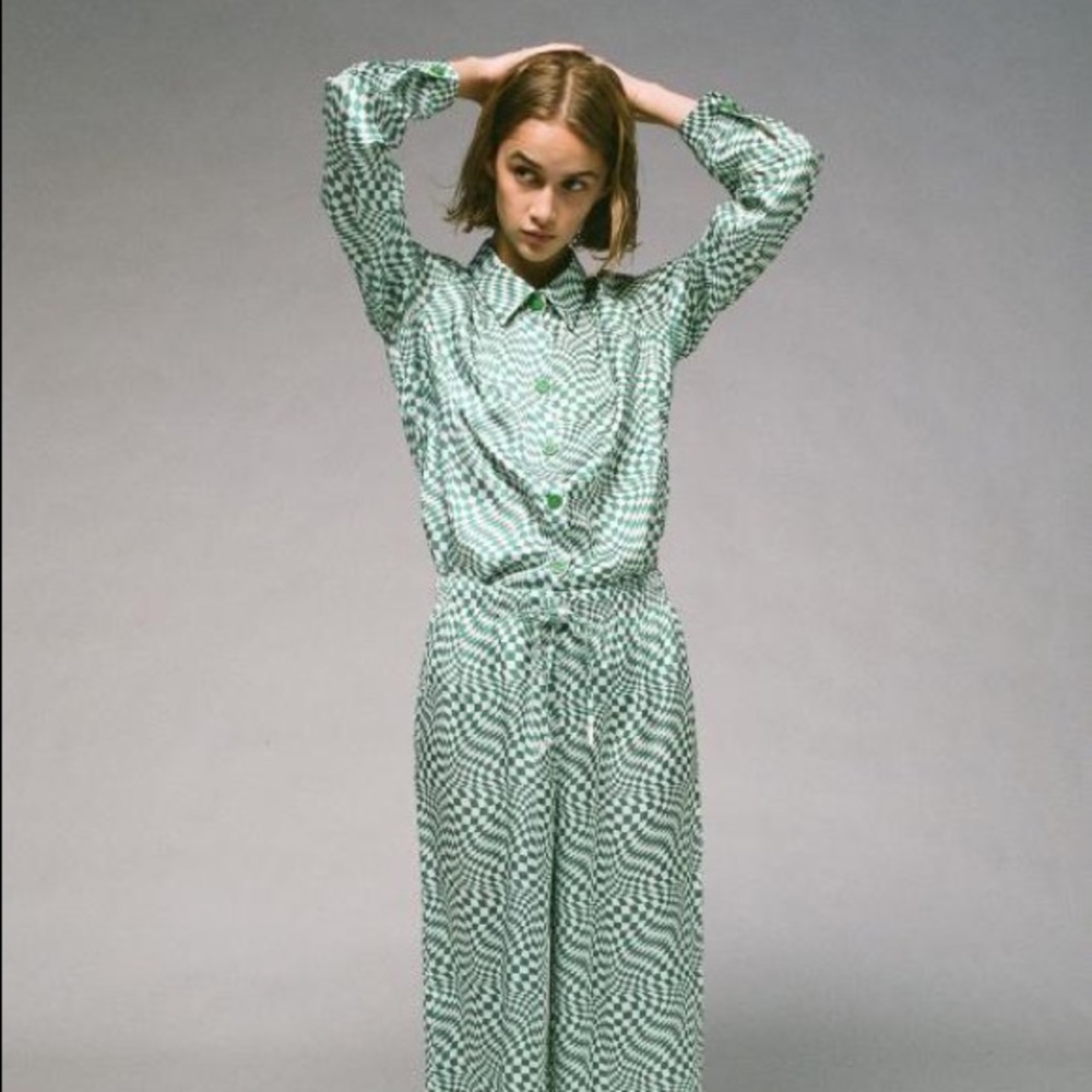 Lisa says gah green silk set S